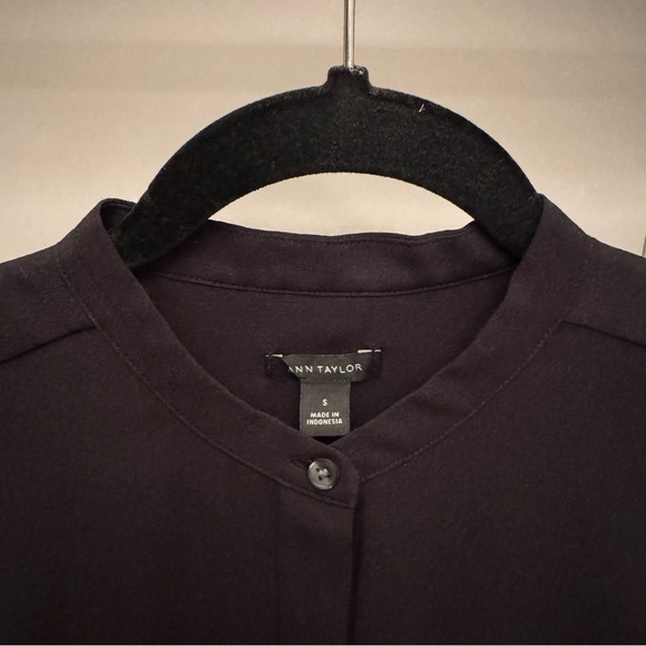 Ann Taylor Black Sleeveless Blouse - Picture 3 of 3